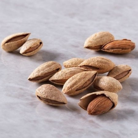 لوز مع قشر محمص